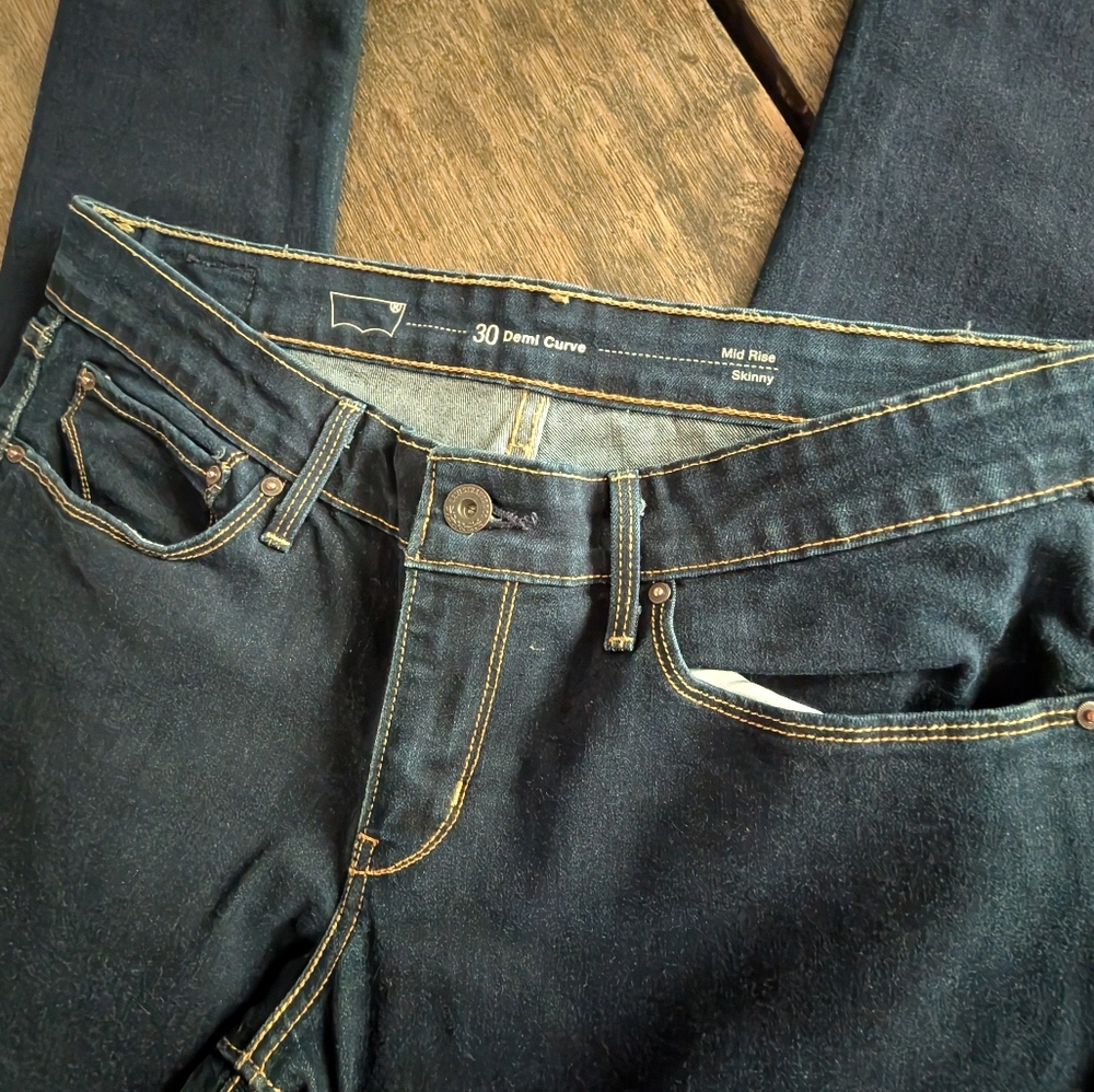 Levi's Demi Curve Jeans - Picture 2 of 6